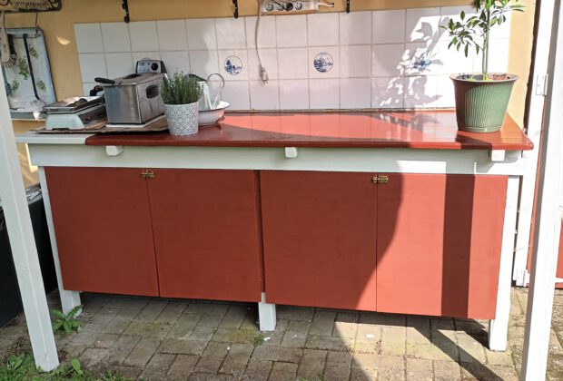 buitenkeuken zweeds rood