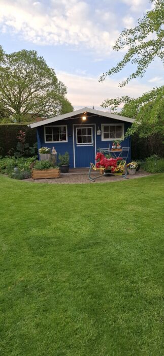 Blauw tuinhuisje